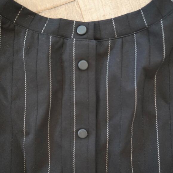Ruti Top Womens Small Black Striped Vented High‎ Low SS Back Snap Button - Picture 8 of 14